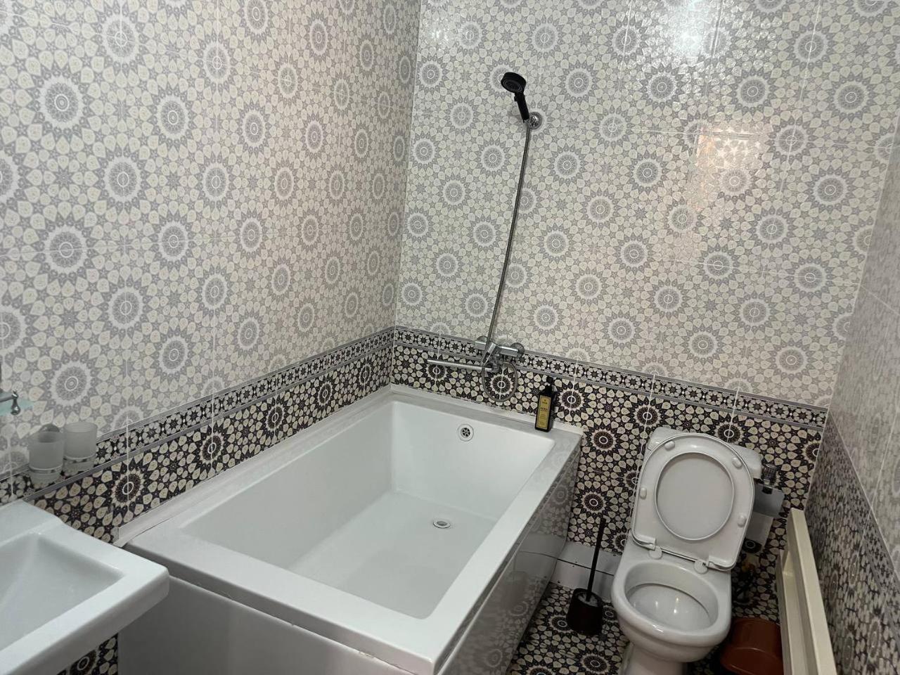 Tomaris Hotel Nukus Eksteriør billede
